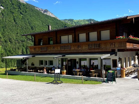 Überdachter Gastgarten in Pertisau am Achensee