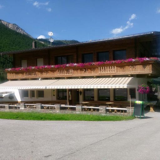 Terrasse mit Ausblick auf das Karwendelgebirge